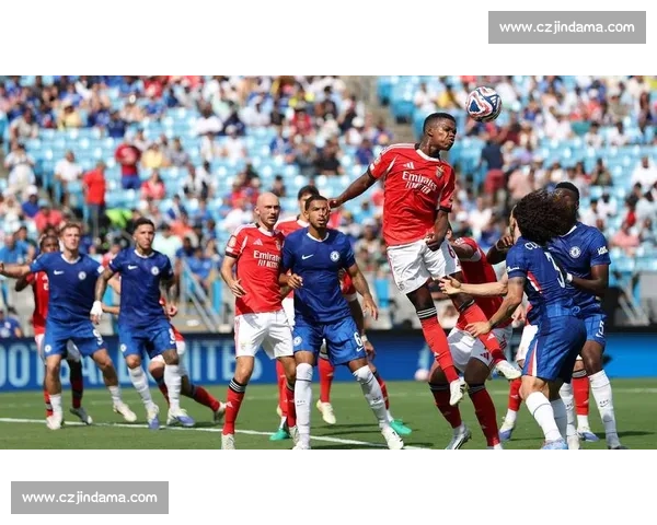 荒诞！世俱杯中断两小时，球员骑单车热身引球迷质疑：世界杯要变健身房？